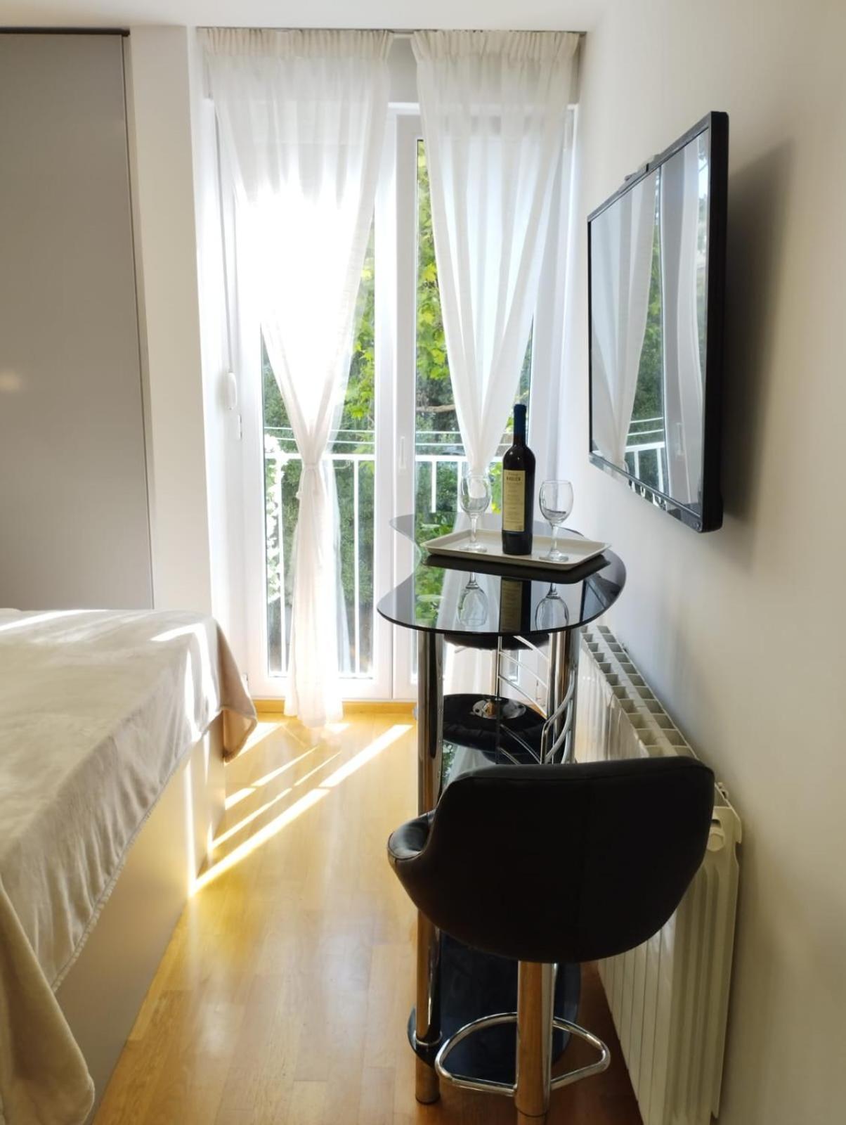 Apartman Bella Vista - Cozy With Easy Check-in And Free Parking Split