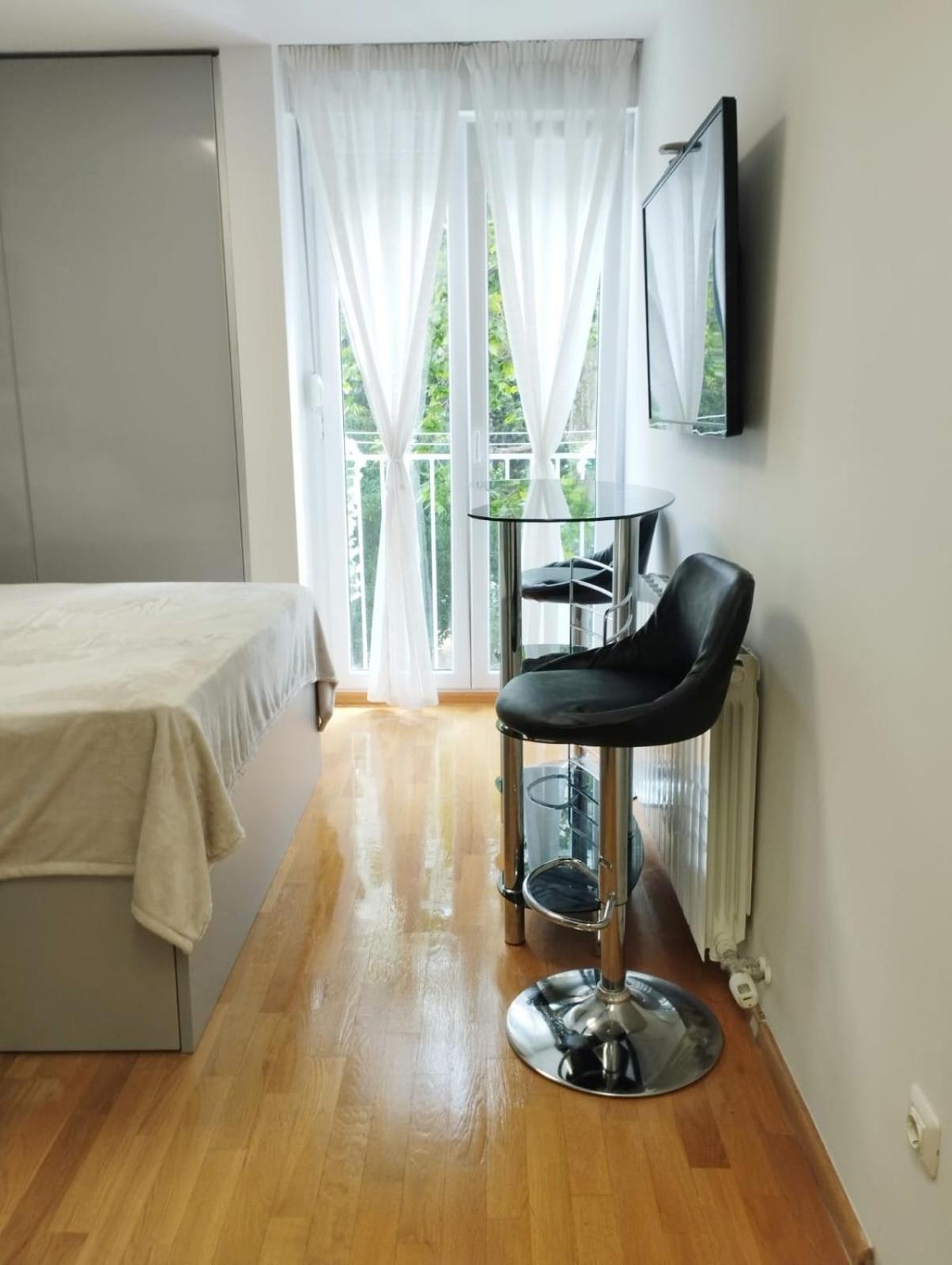 Apartman Bella Vista - Cozy With Easy Check-in And Free Parking