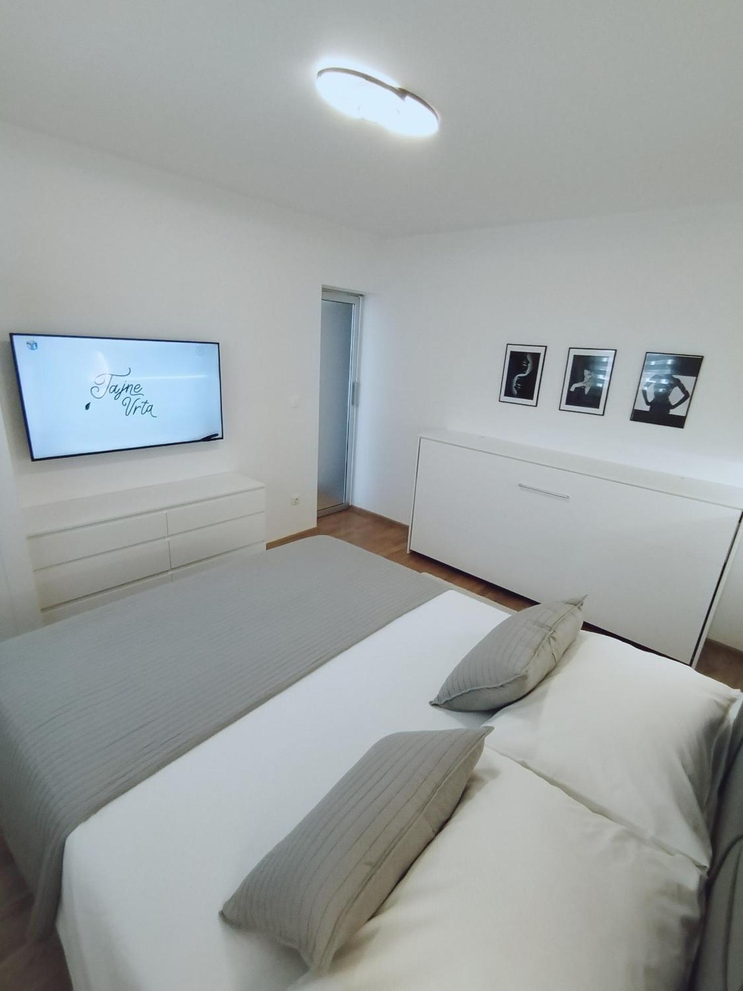 Apartman Bella Vista - Cozy With Easy Check-in And Free Parking Split